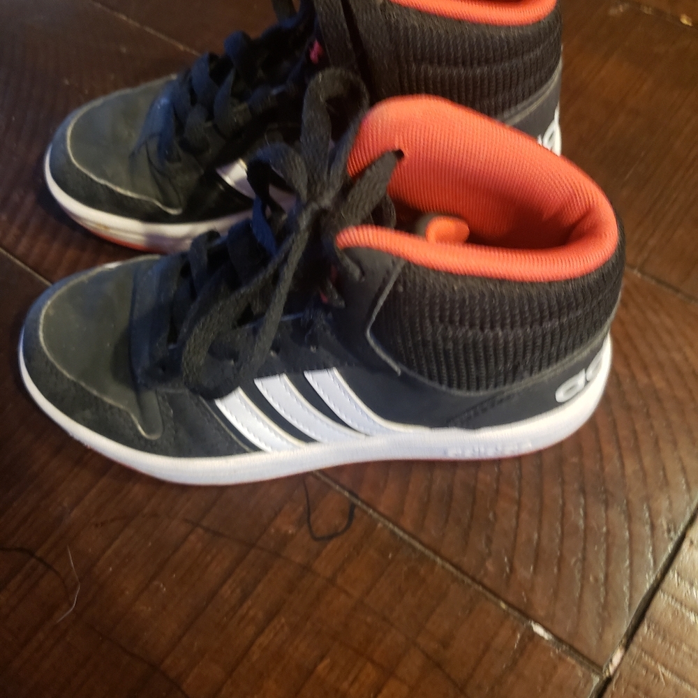 Adidas - Picture 2 of 3